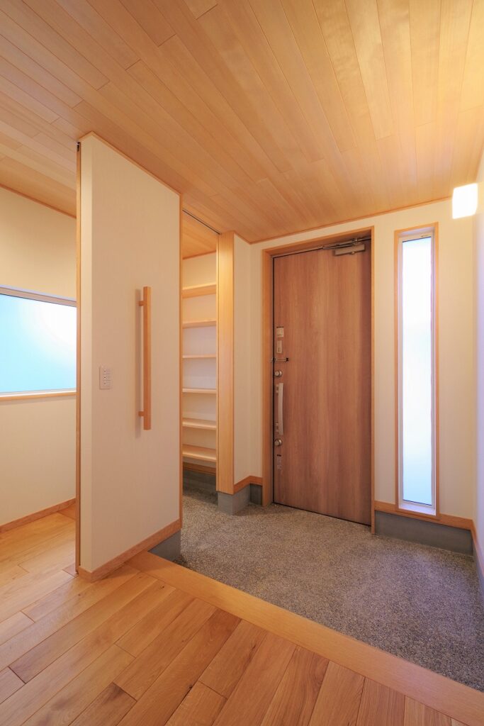 光を取り込む吹き抜けの家