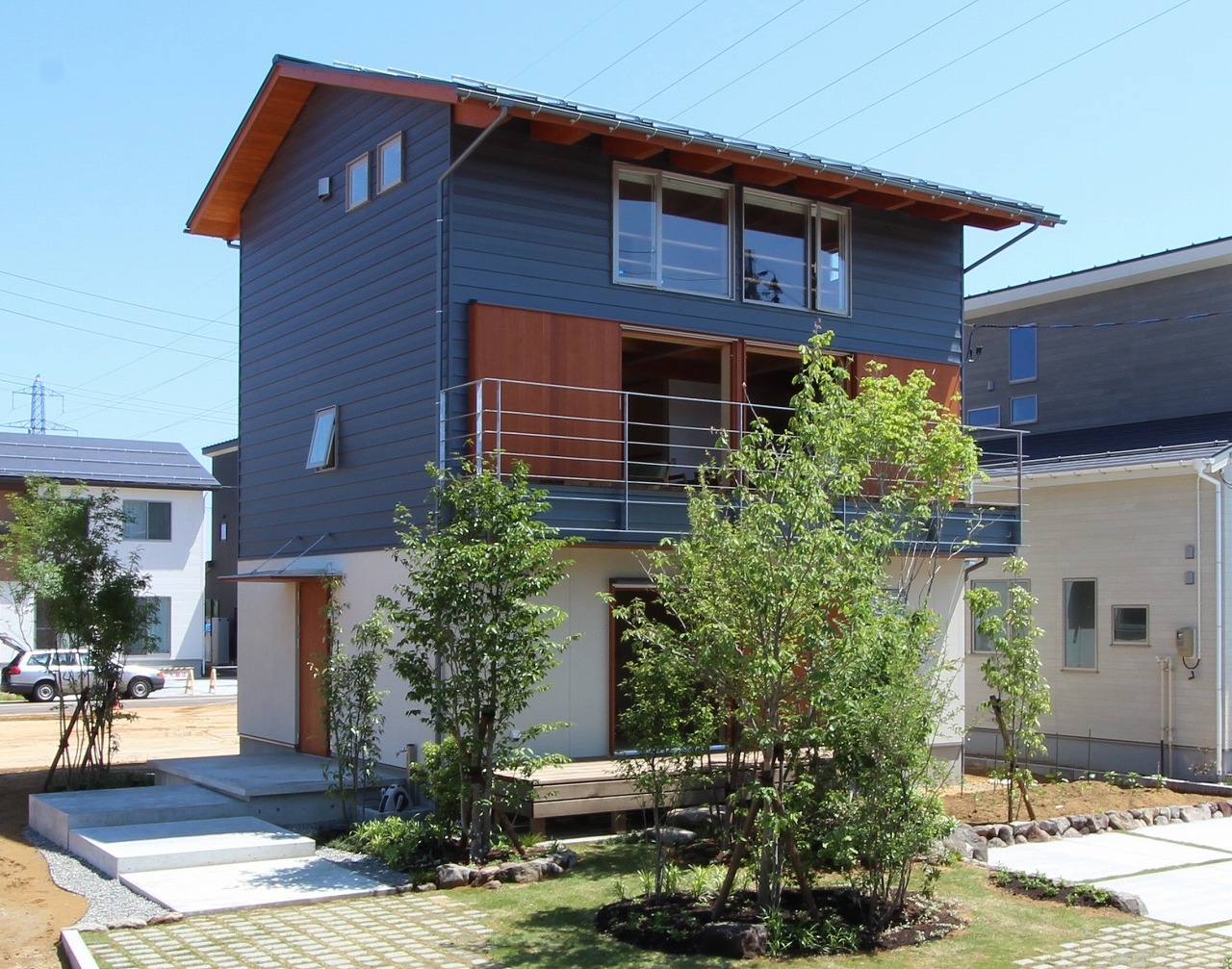 ３階建てのコンパクトハウス