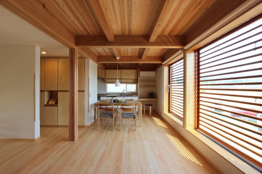 ３階建てのコンパクトハウス