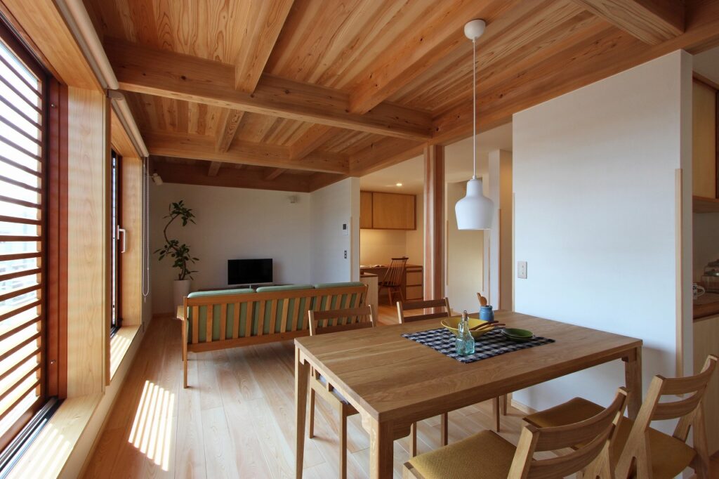 ３階建てのコンパクトハウス