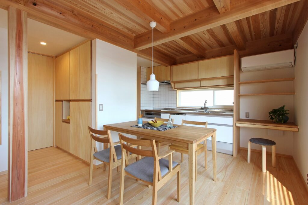 ３階建てのコンパクトハウス
