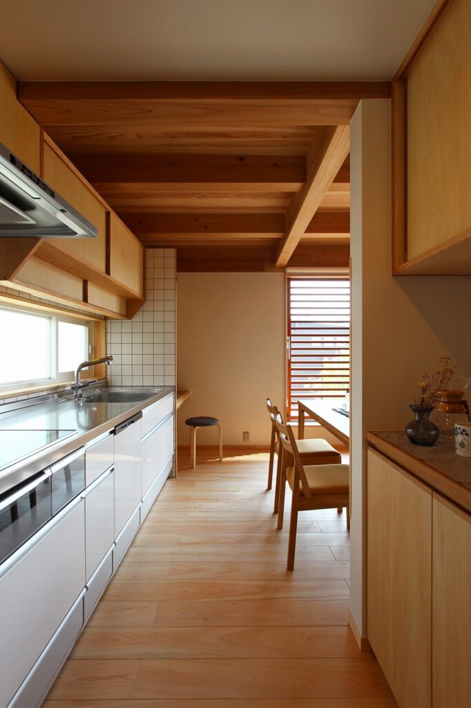 ３階建てのコンパクトハウス