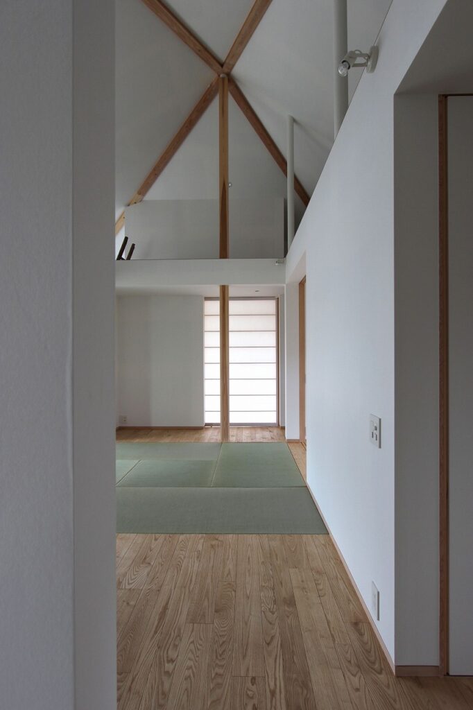 空間がつながり合う家具職人の家