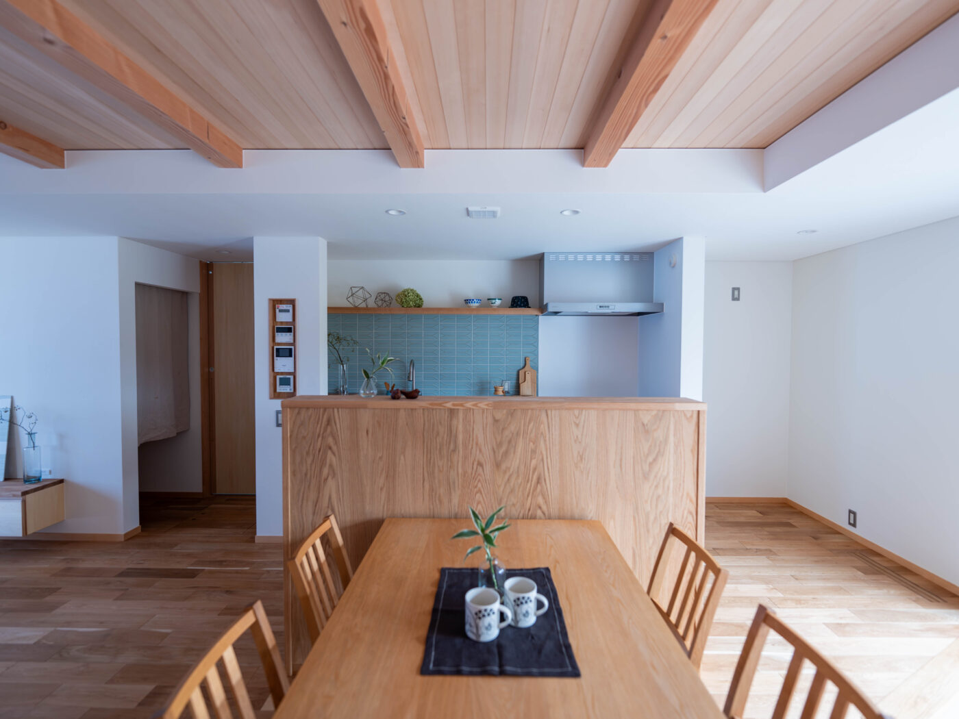 土間と木の温もりが心地よい家