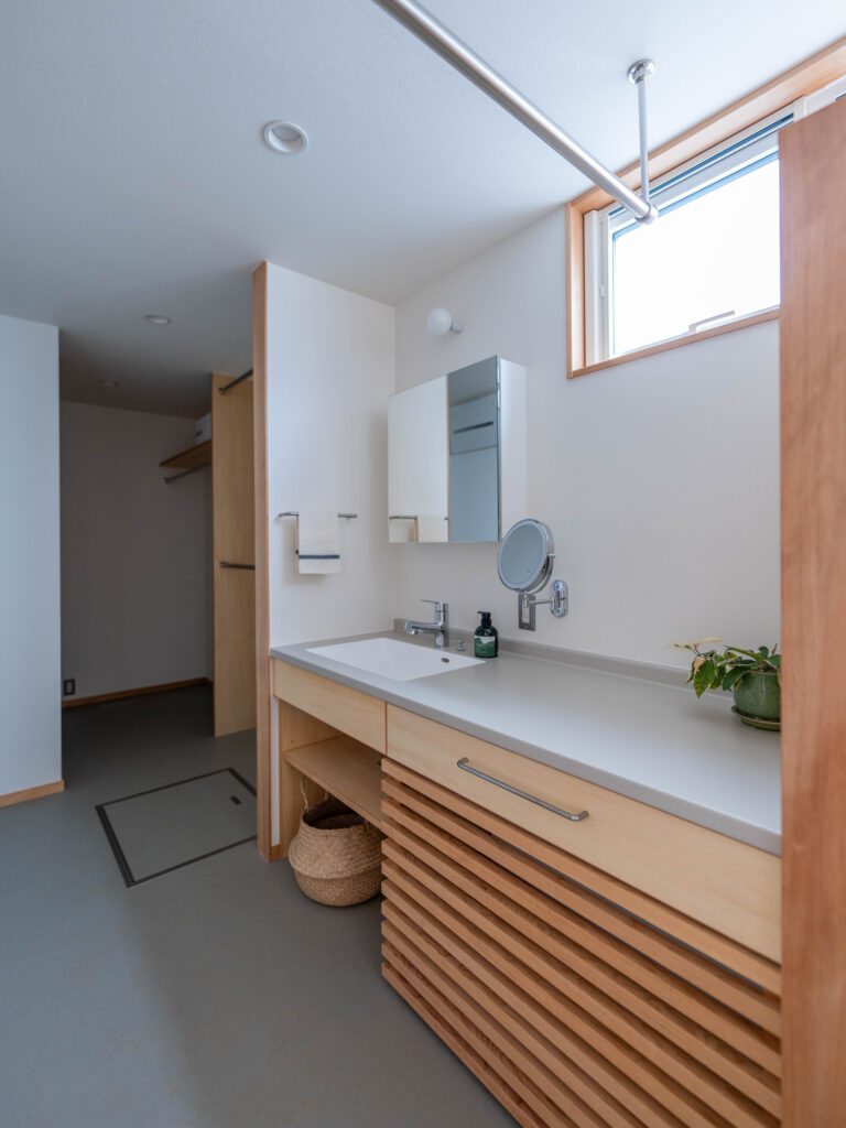 土間と木の温もりが心地よい家