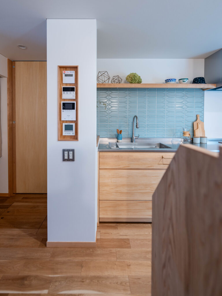 土間と木の温もりが心地よい家