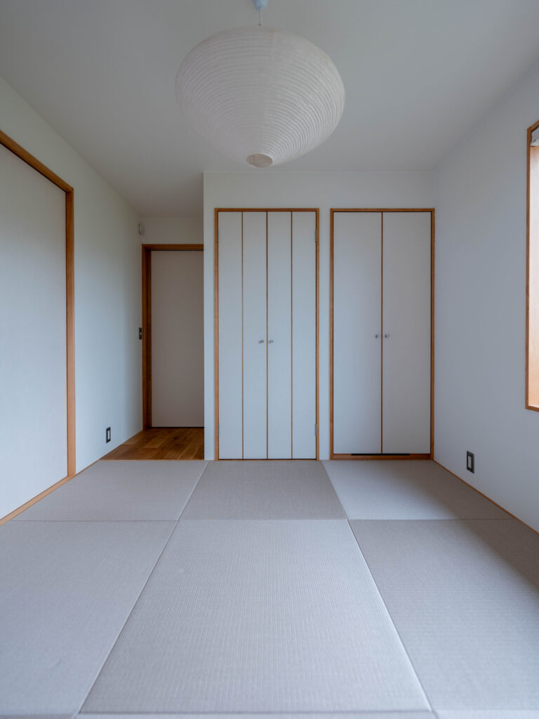 土間と木の温もりが心地よい家