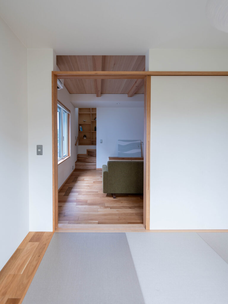 土間と木の温もりが心地よい家