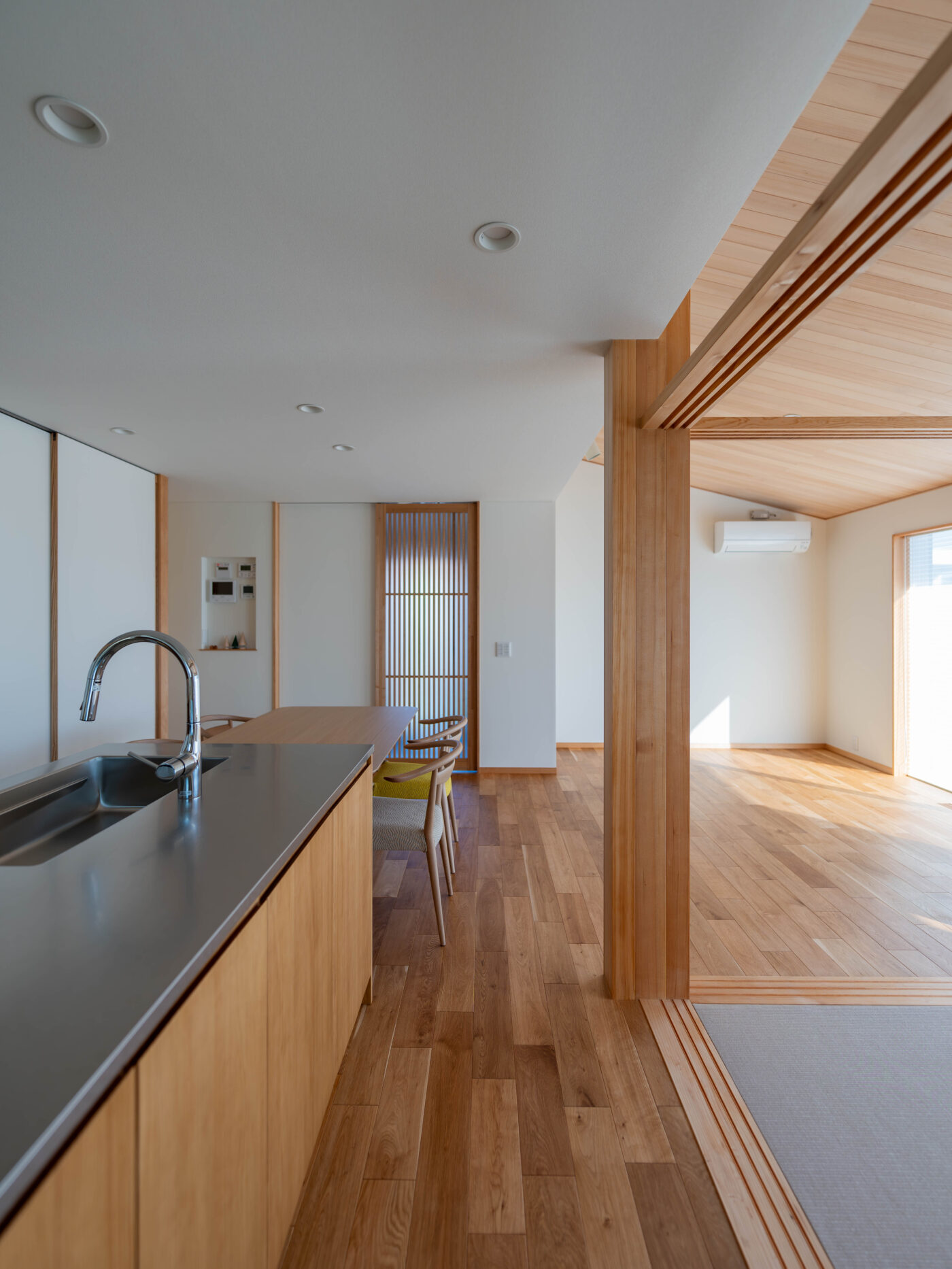 景色と暮らしをつなぐ、開放感と性能を両立した住まい