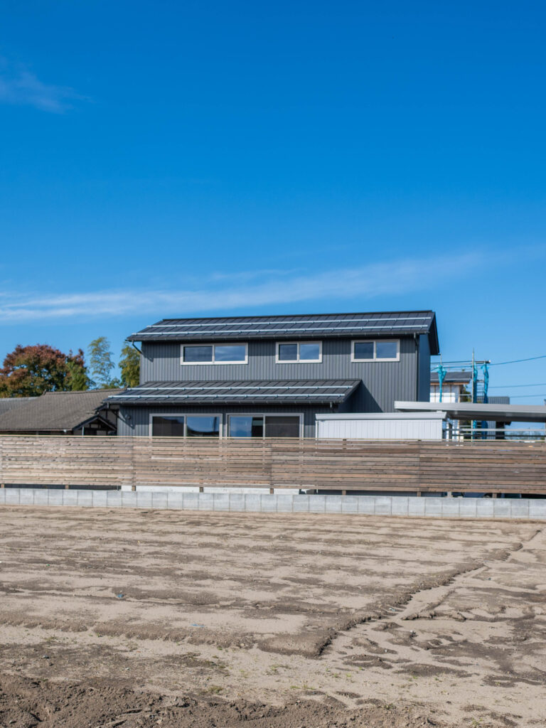 景色と暮らしをつなぐ、開放感と性能を両立した住まい