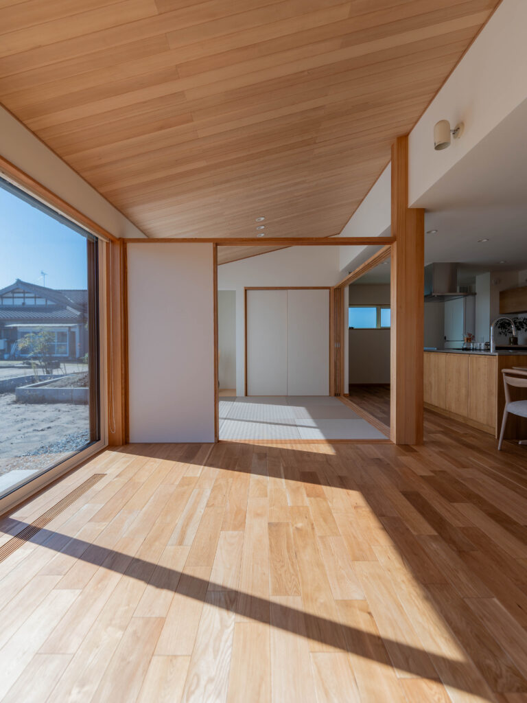 景色と暮らしをつなぐ、開放感と性能を両立した住まい