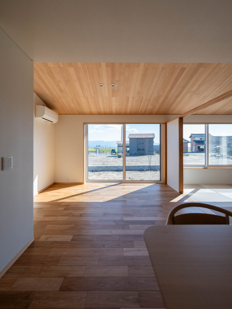 景色と暮らしをつなぐ、開放感と性能を両立した住まい