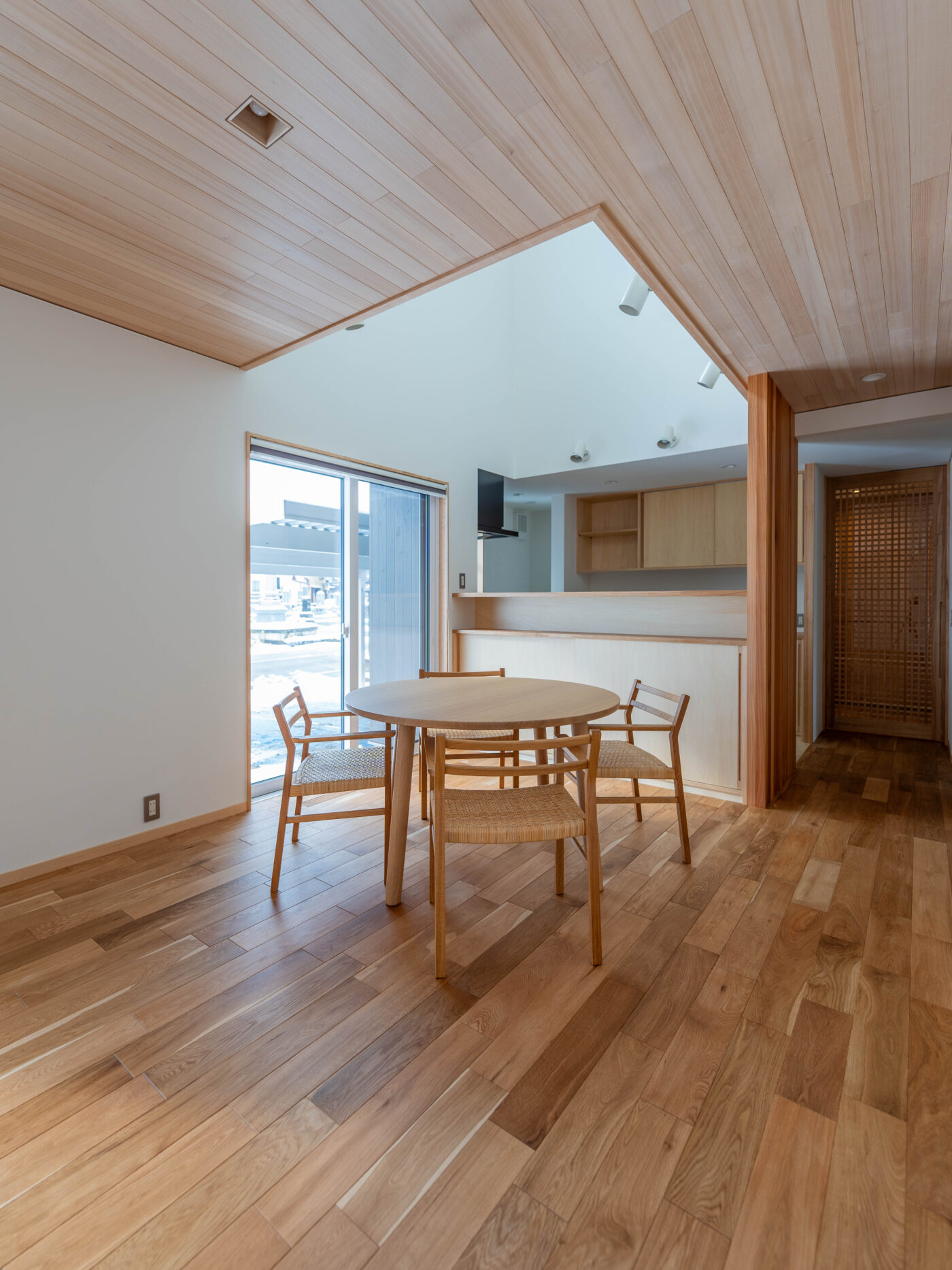 吹抜けの光と小上り畳が心地よい住まい