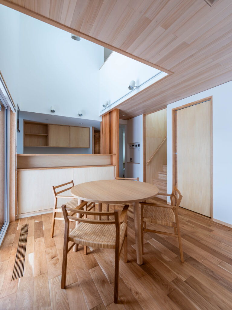 吹抜けの光と小上り畳が心地よい住まい