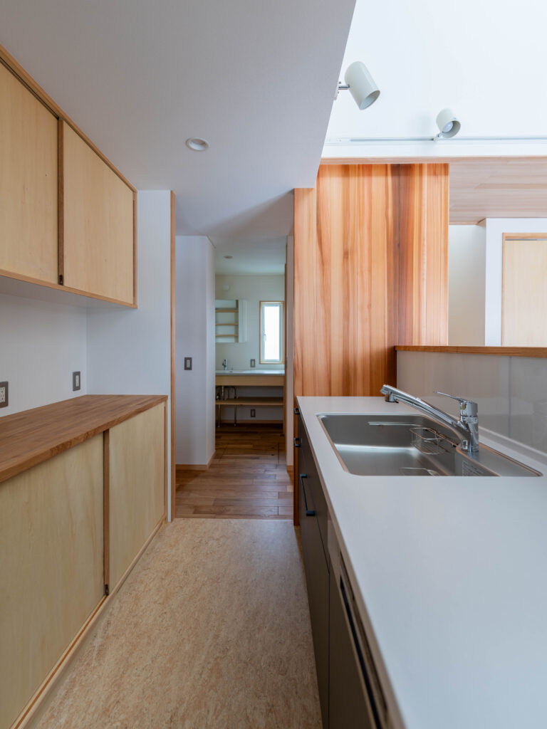 吹抜けの光と小上り畳が心地よい住まい