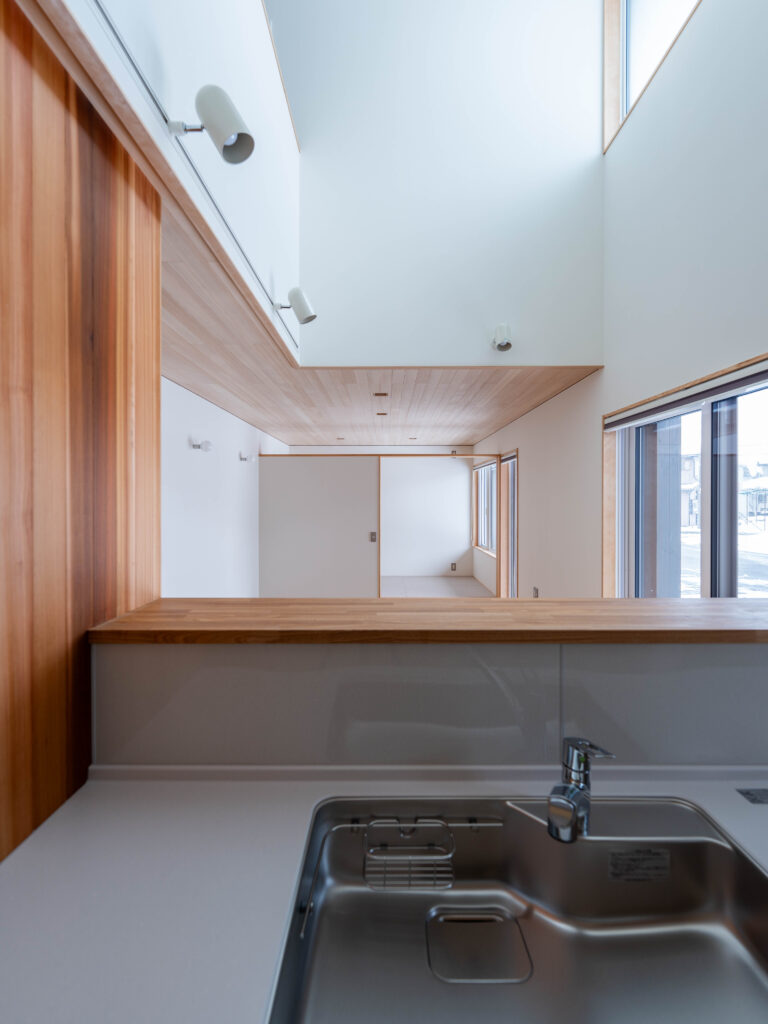 吹抜けの光と小上り畳が心地よい住まい