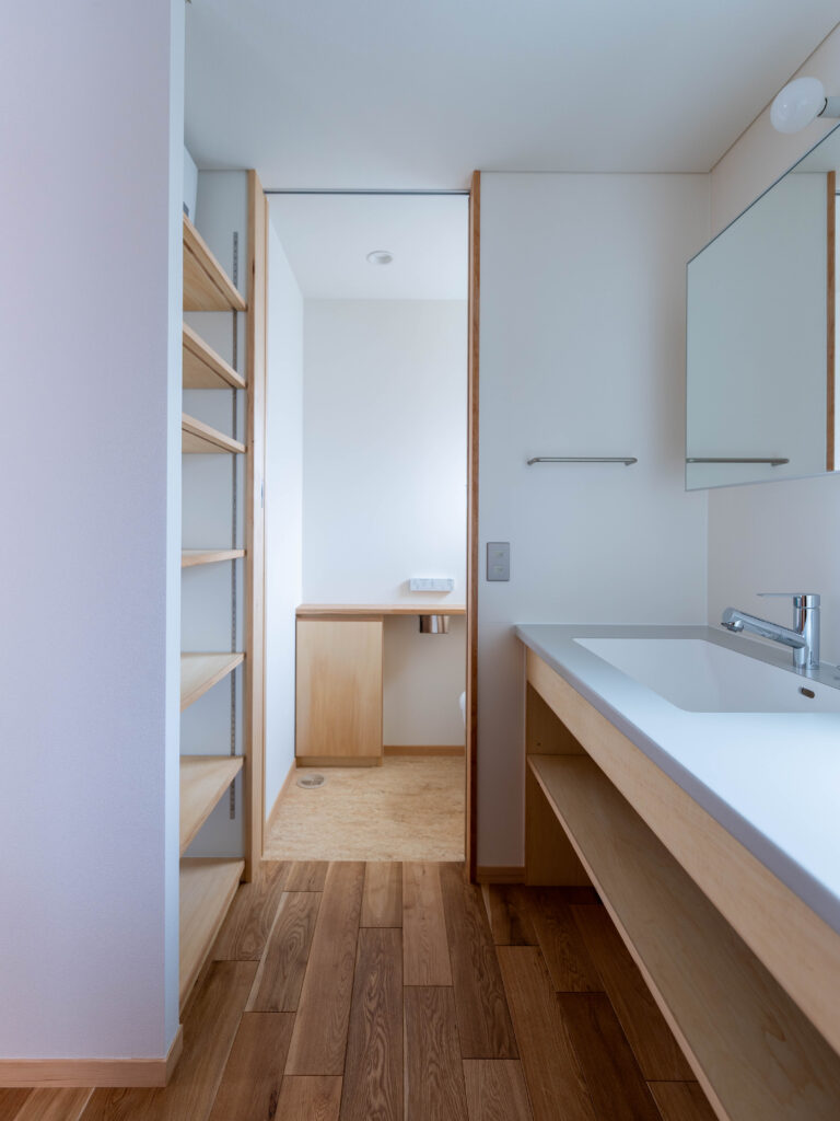 吹抜けの光と小上り畳が心地よい住まい