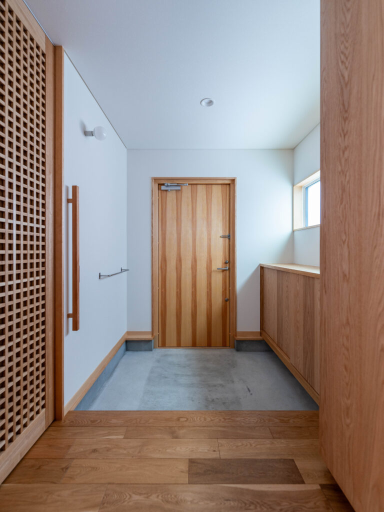 吹抜けの光と小上り畳が心地よい住まい