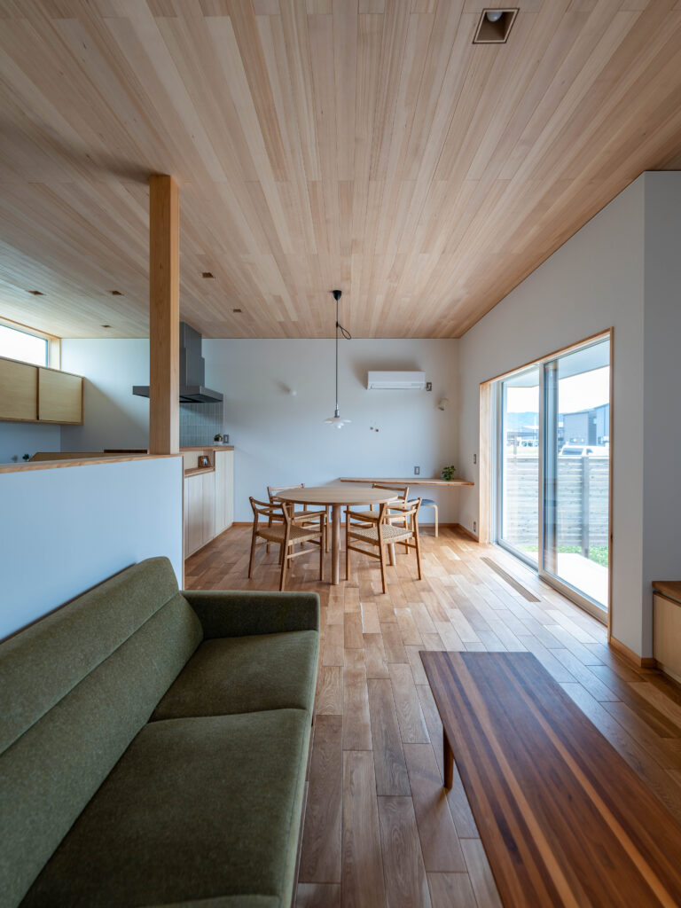 開放と落ち着きを叶える 南向きの住まい