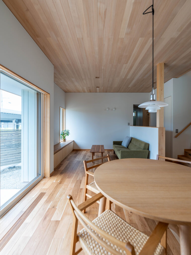 開放と落ち着きを叶える 南向きの住まい