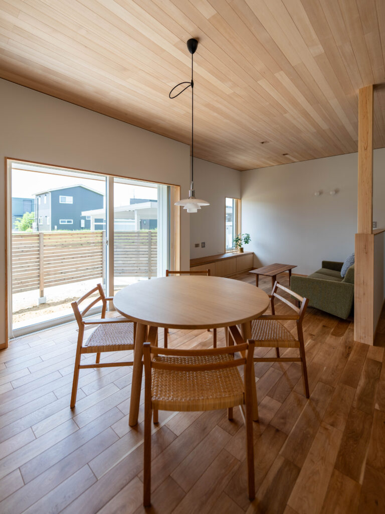 開放と落ち着きを叶える 南向きの住まい