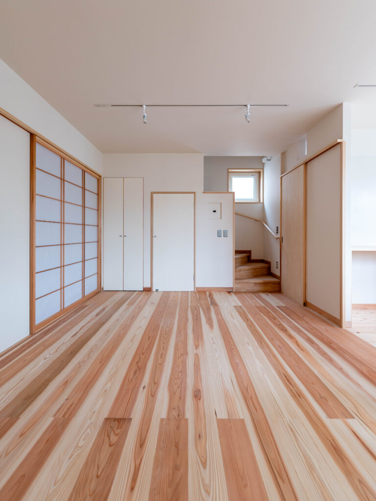 北東角地の光を取り込む 高性能な住まい