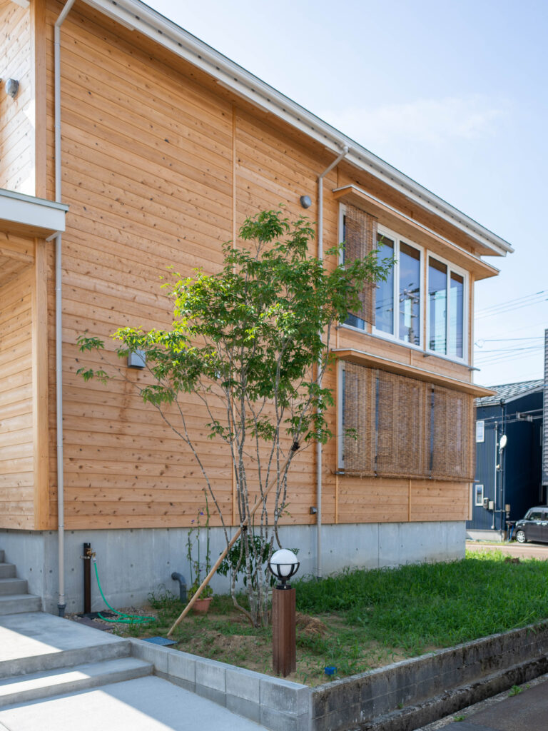 北東角地の光を取り込む 高性能な住まい