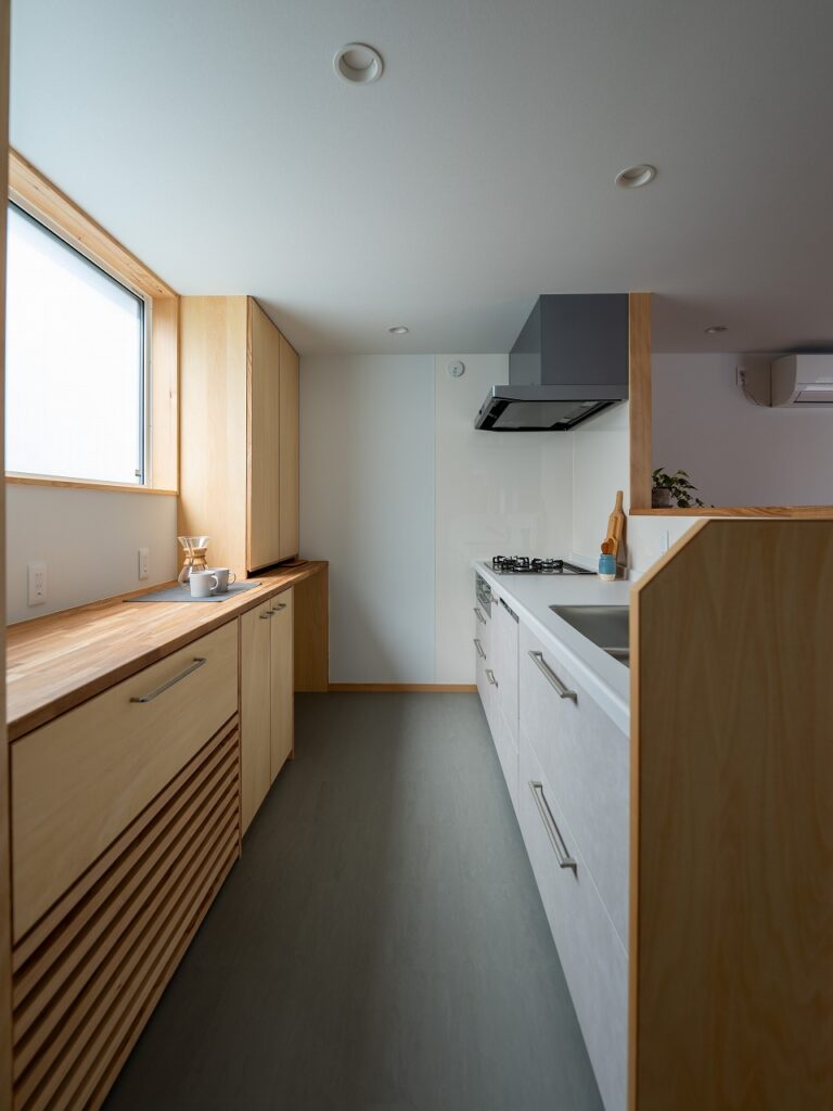 光とゆとりを楽しむL字型の住まい