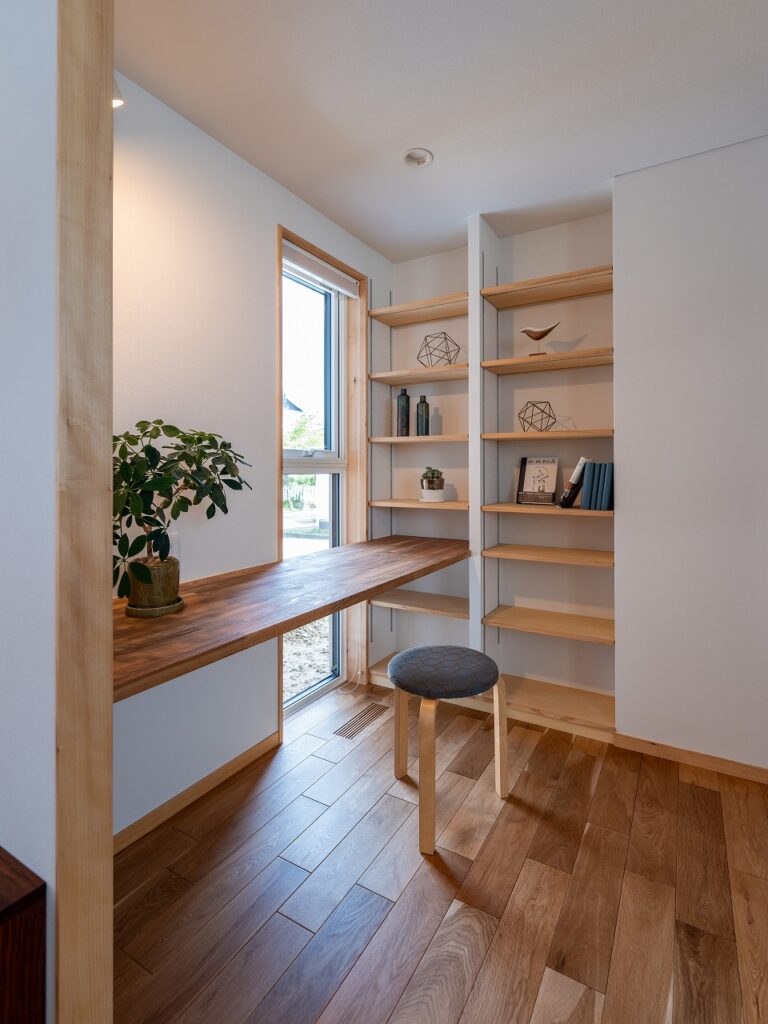 光とゆとりを楽しむL字型の住まい